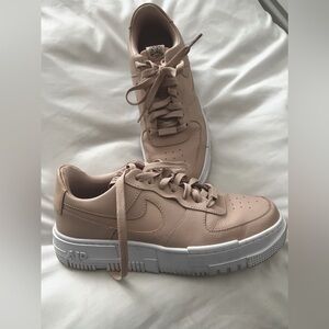 Women’s Nike Air Force 1 'Pixel Particle Beige size 9